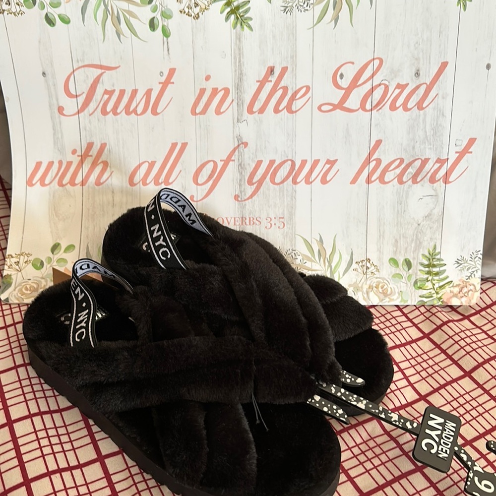 Madden NYC Fur CrossBand Platform NWT